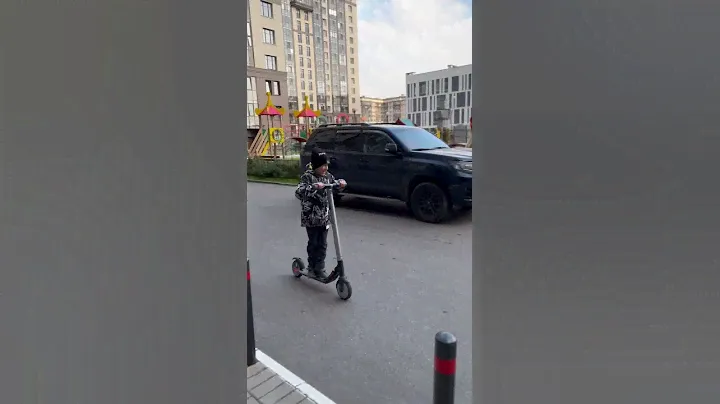 В 6 лет тестирую спорт режим на электросамокате. 25 км/ч