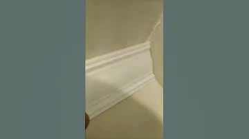 Угол потолочного плинтуса. Все просто.
